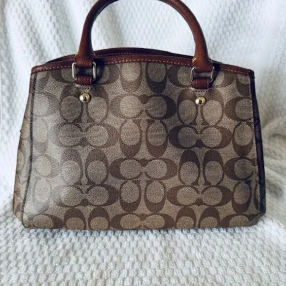 👜 Coach Savannah Small Carryall • Signature Canvas • Used• Classic Crossbody - Picture 6 of 13